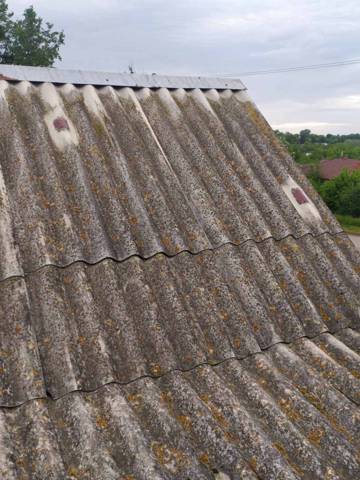 Ворожий обстріл пошкодив будинок родини з Сумщини