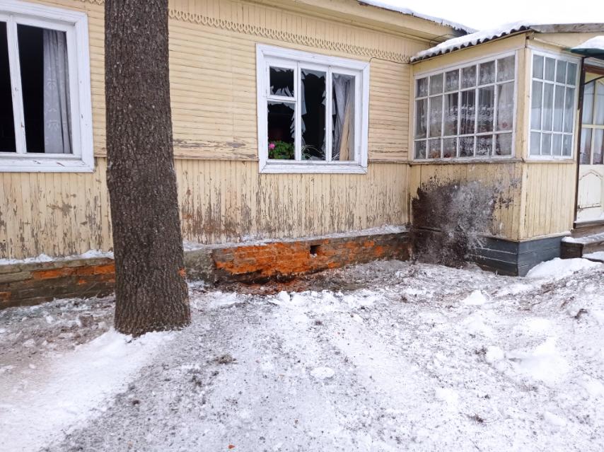 Пенсіонери з Сумщини живуть у будинку без вікон