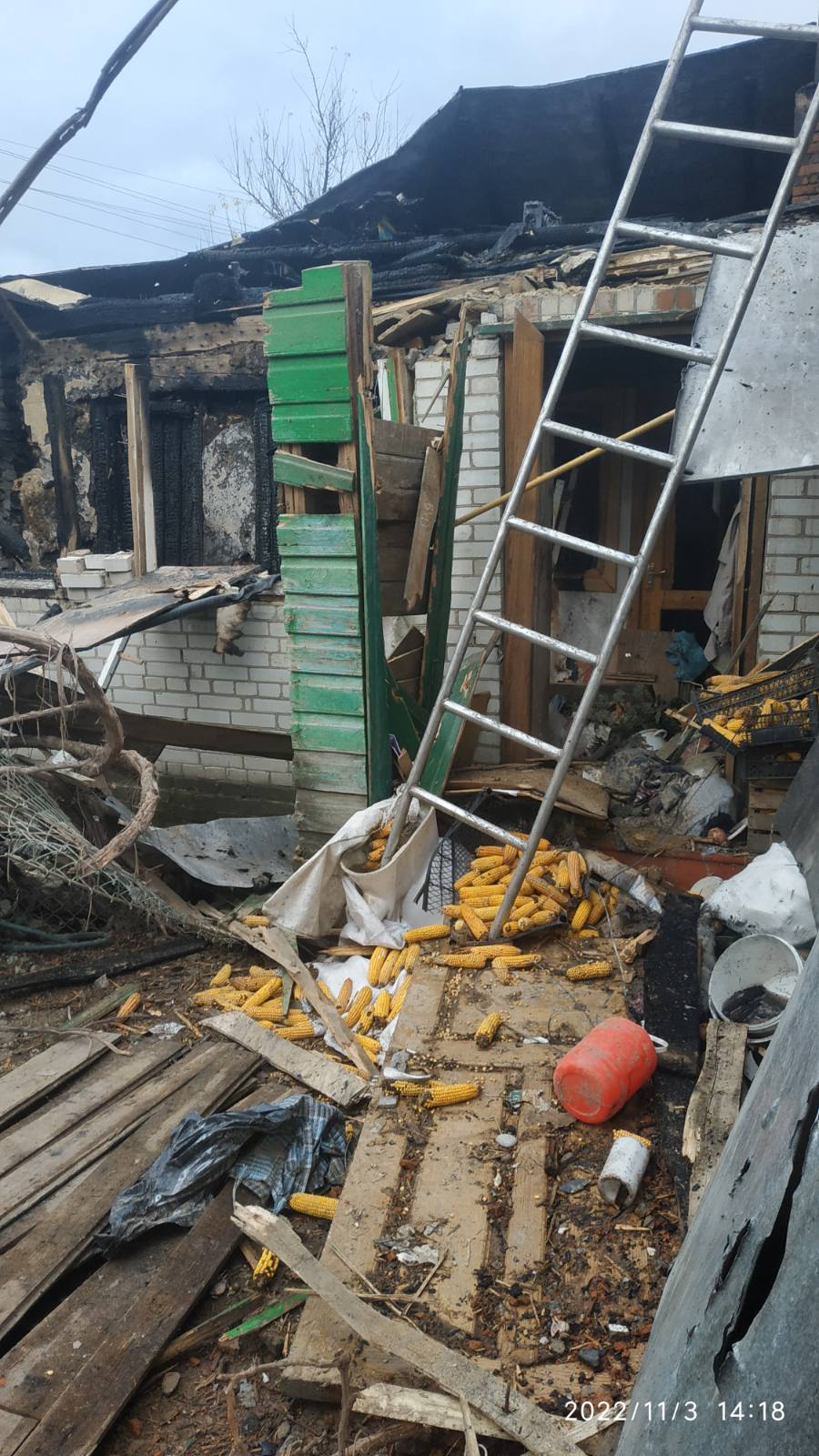 Будинок пенсіонерів залишився без даху, але вони дуже хочуть повернутися до рідного дому