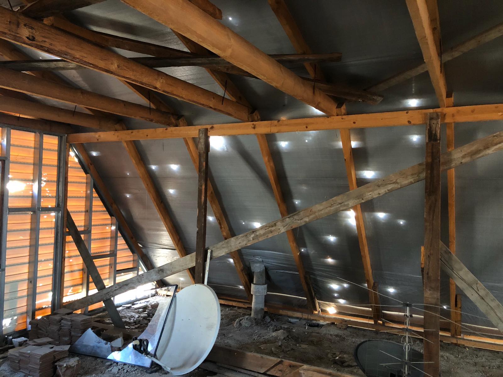 Багатодітній родині з Херсонщини вибило всі вікна у будинку