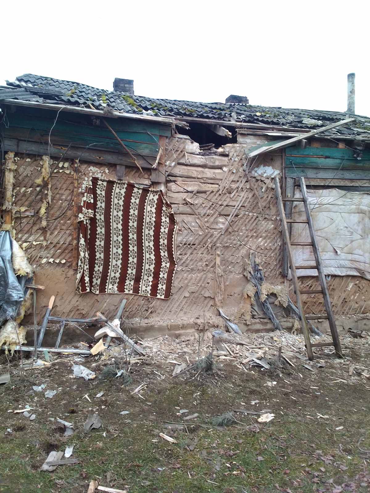 Матір з 8-річною донькою з Середино-Буди потребують допомоги з ремонтом даху