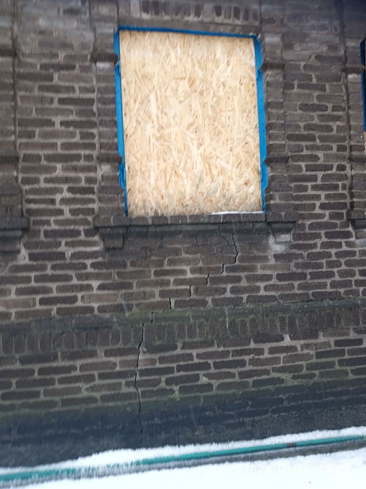 Неходяча 84-літня жінка з Краматорська живе у будинку без вікон