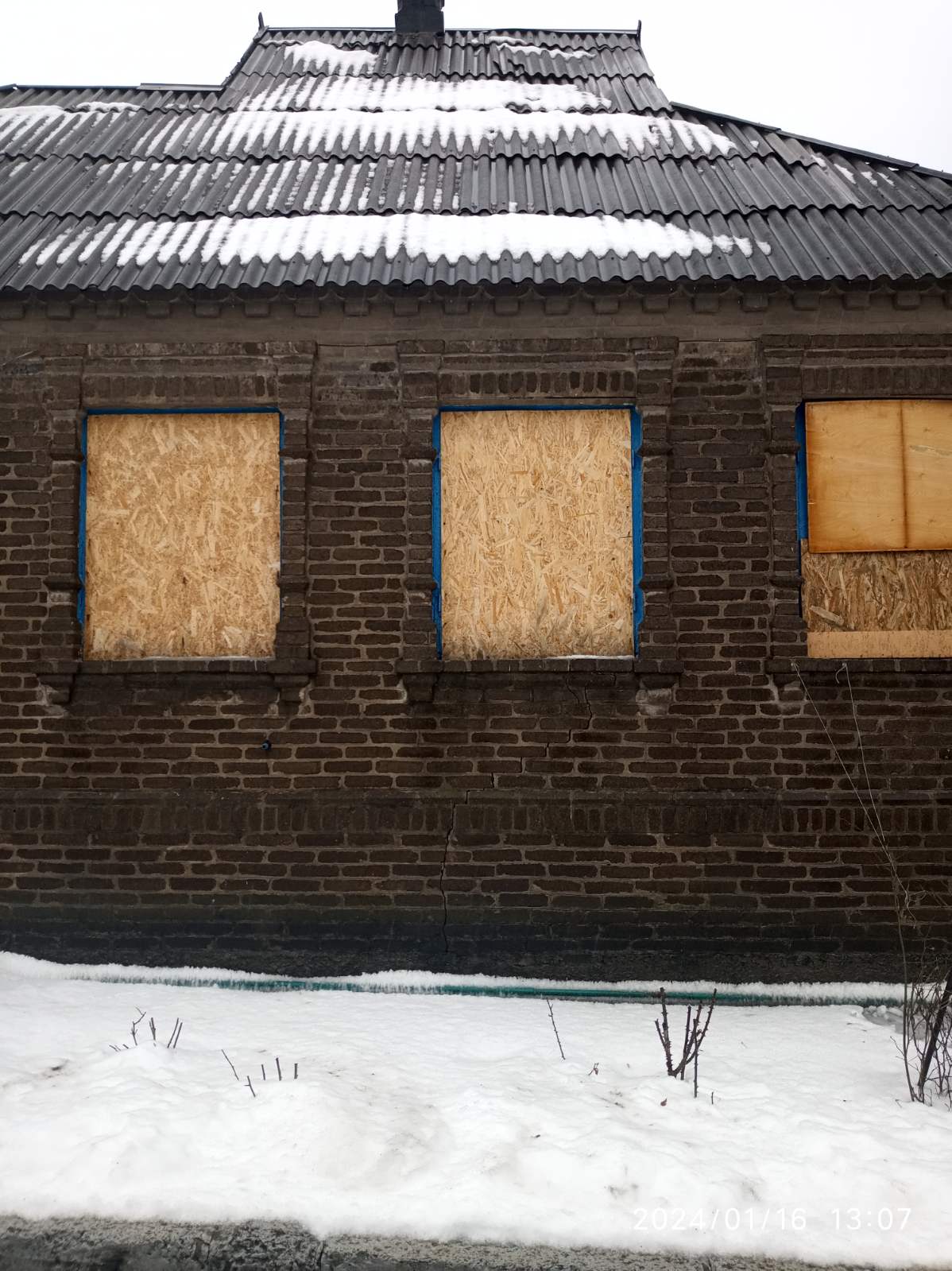 Неходяча 84-літня жінка з Краматорська живе у будинку без вікон