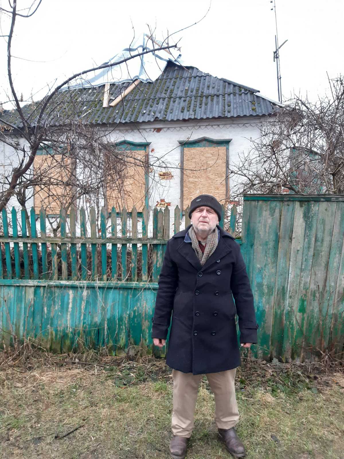 Ворог дуже пошкодив будинок самотнього пенсіонера з прикордоння Сумщини - потрібна допомога