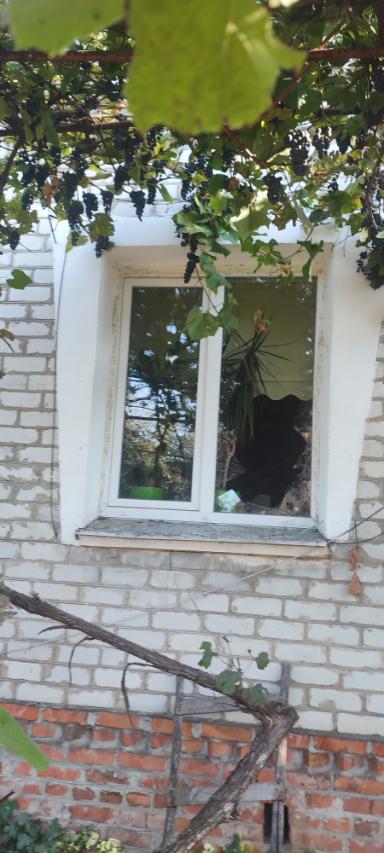 Обстріл пошкодив будинок родини з Сумщини