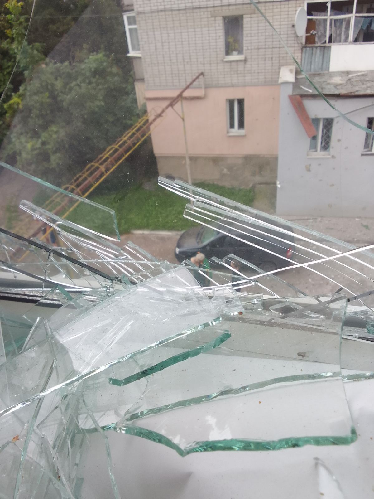 Родина із Середино-Буди залишилася без вікон