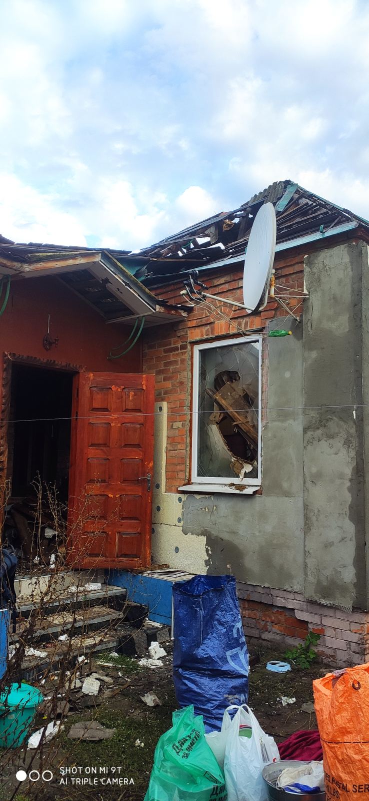 Сім'я переселенців хоче відбудувати свій дім і повернутися додому