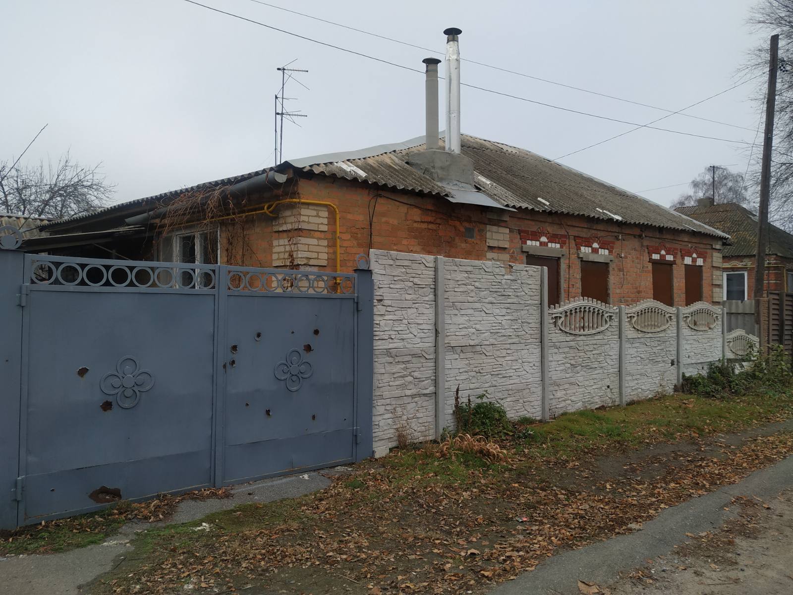 Жінка з інвалідністю мріє відбудувати і повернутись в рідний будинок