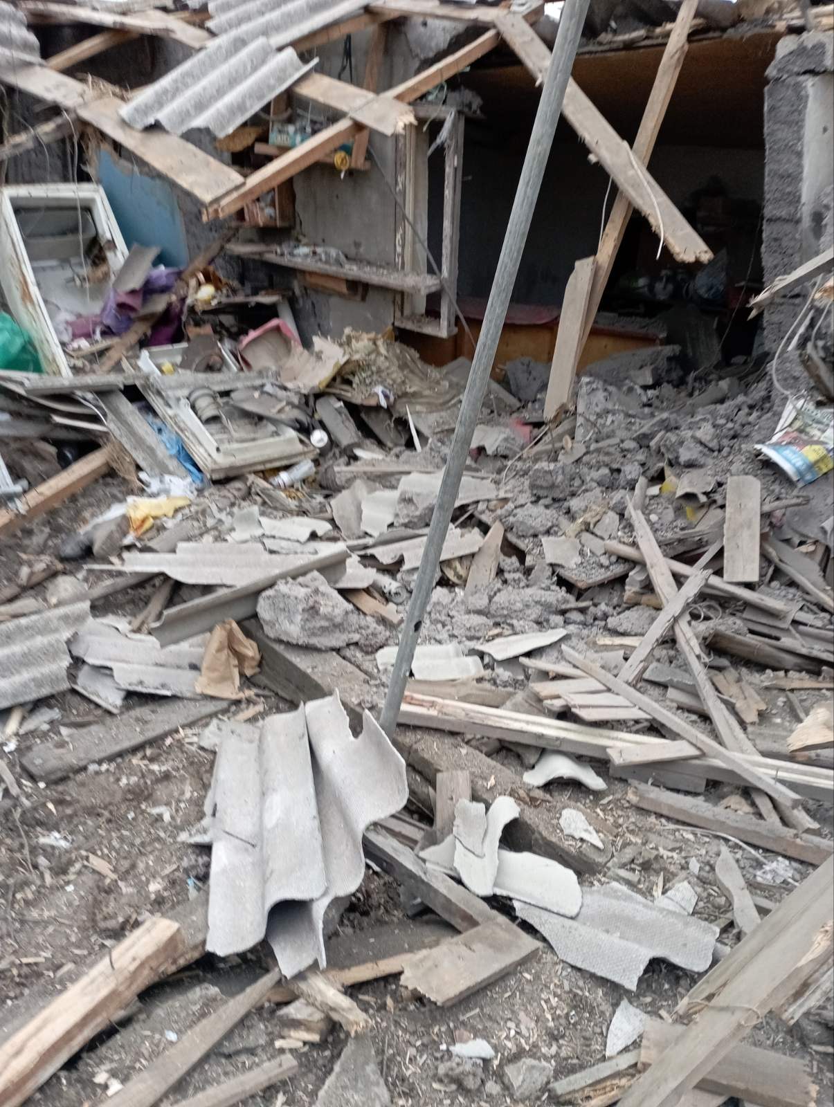 Вщент зруйновано будинок родини з Херсонщини