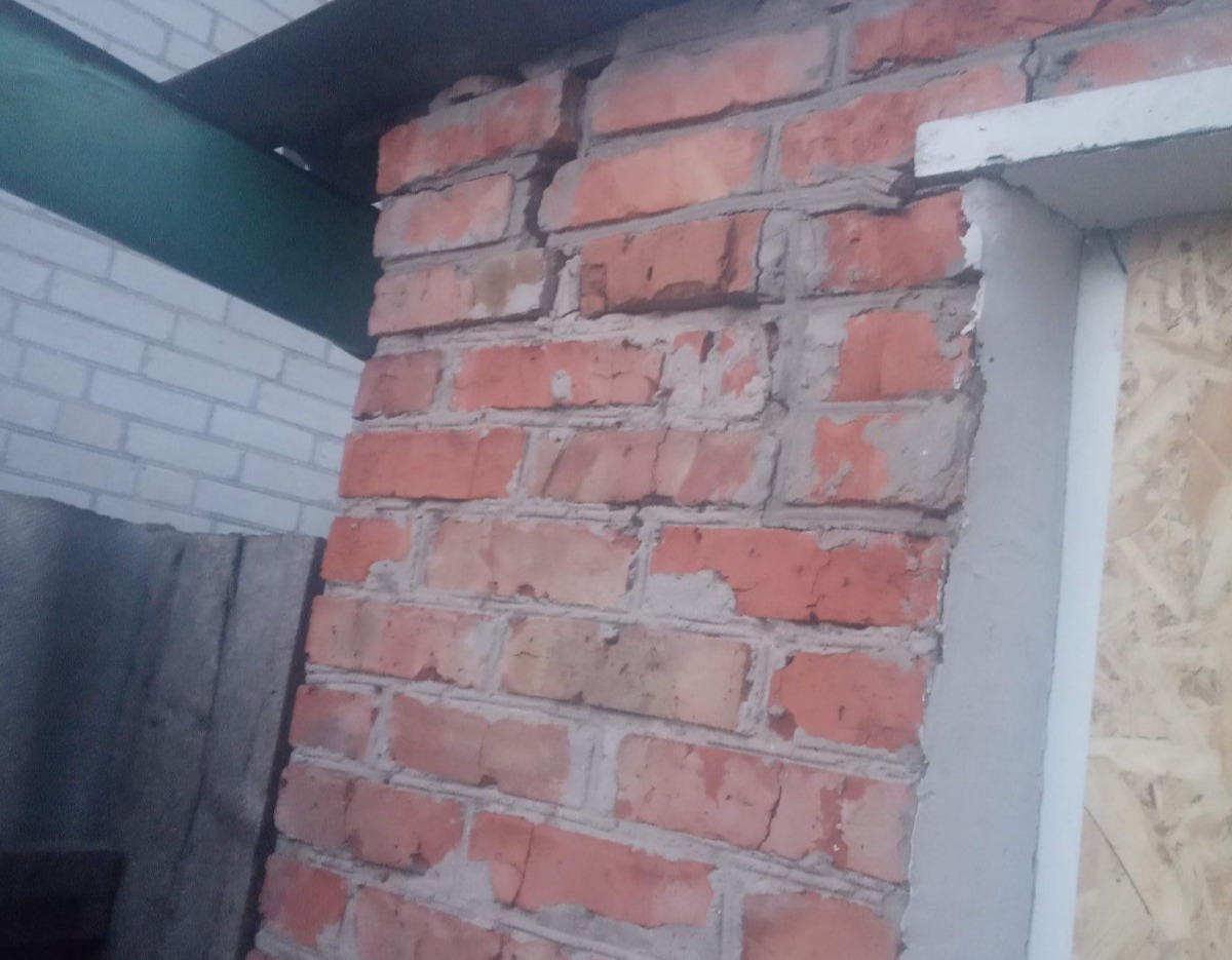 Після відновлення будинок жінки знову потрапив під обстріл