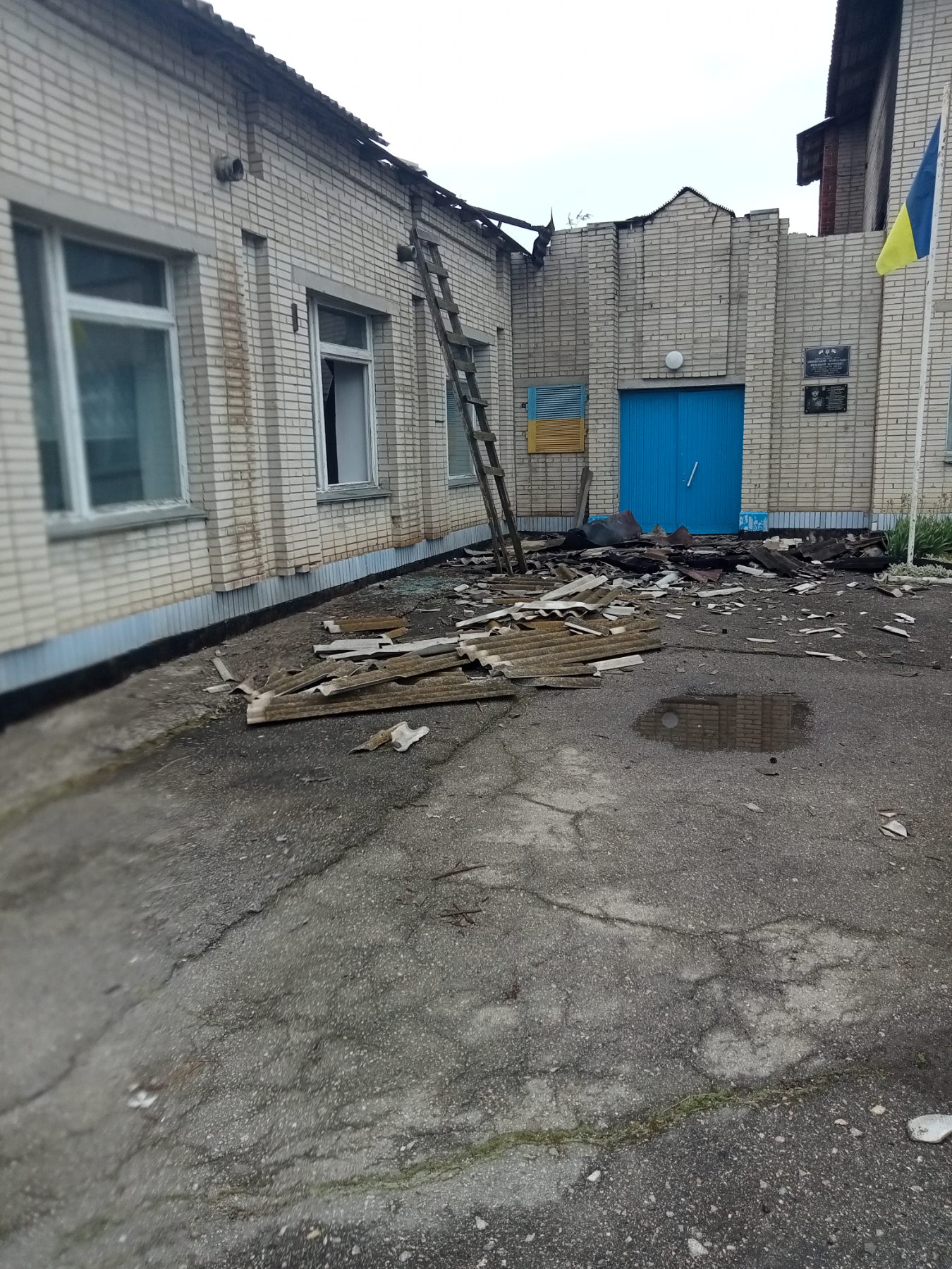 Внаслідок влучання БпЛА типу “Шахед” зазнала руйнувань Сіннівська філія Миропільського ліцею Сумської області