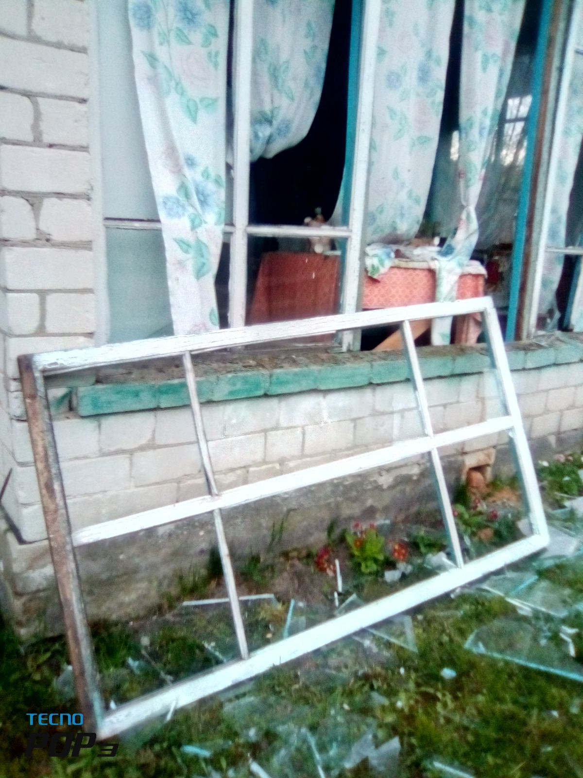 Осколок від авіабомби влучив у будинок родини з Сумщини