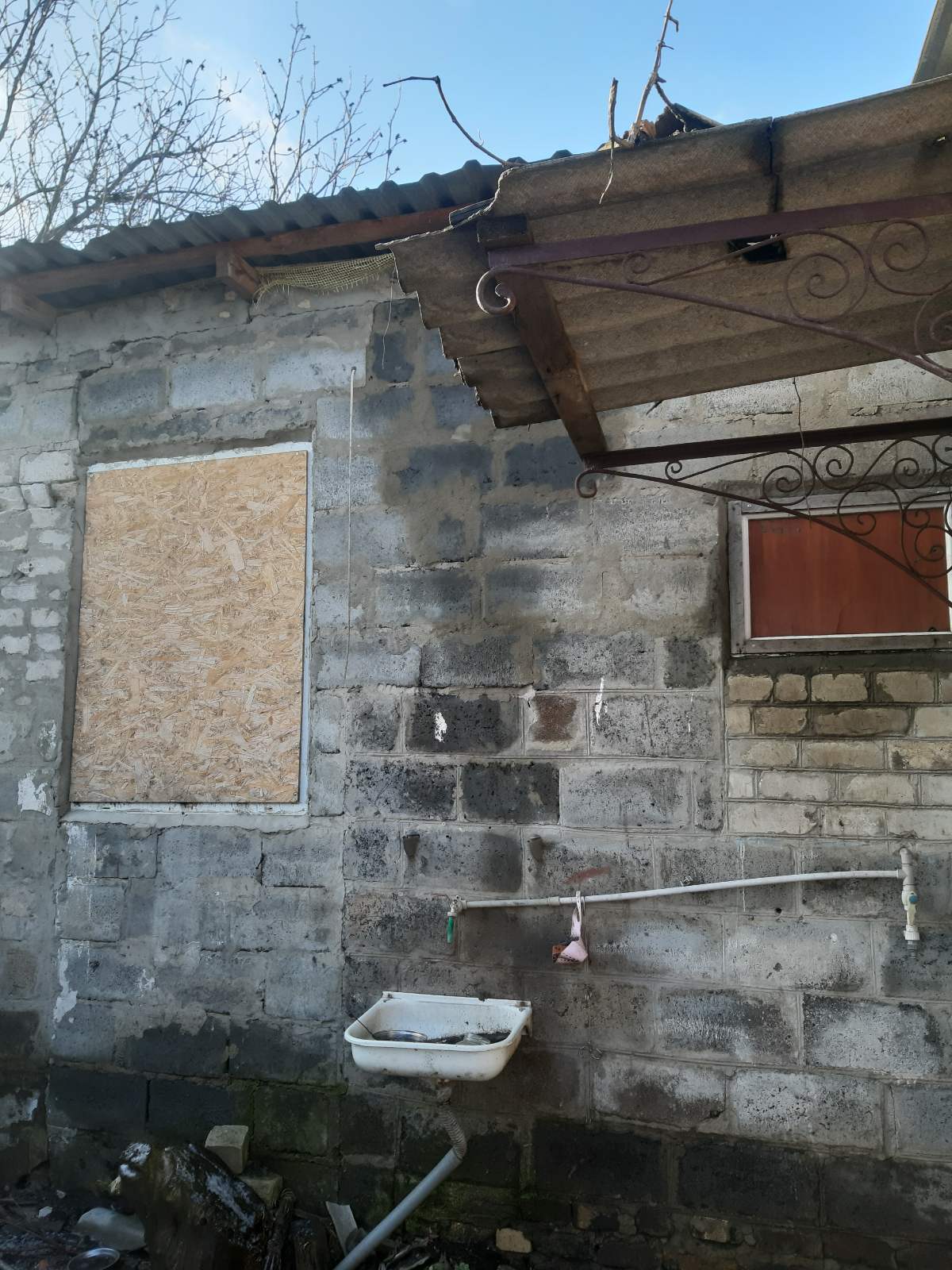 Родина з Донеччини залишилася без будинку