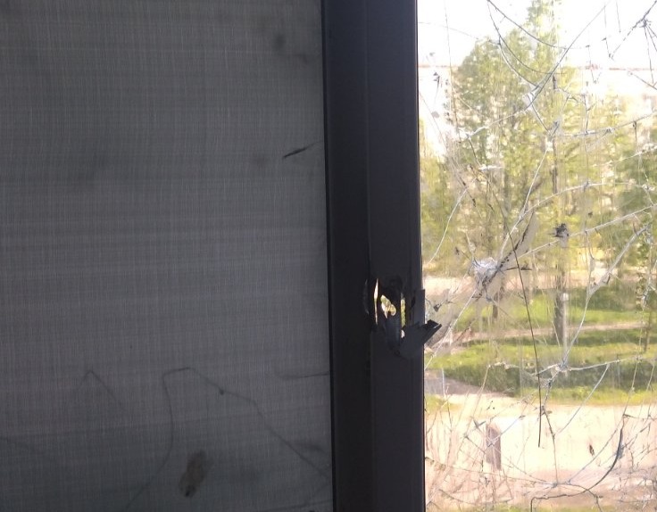 Під час ворожих обстрілів постраждала квартира родини із Середино-Буди