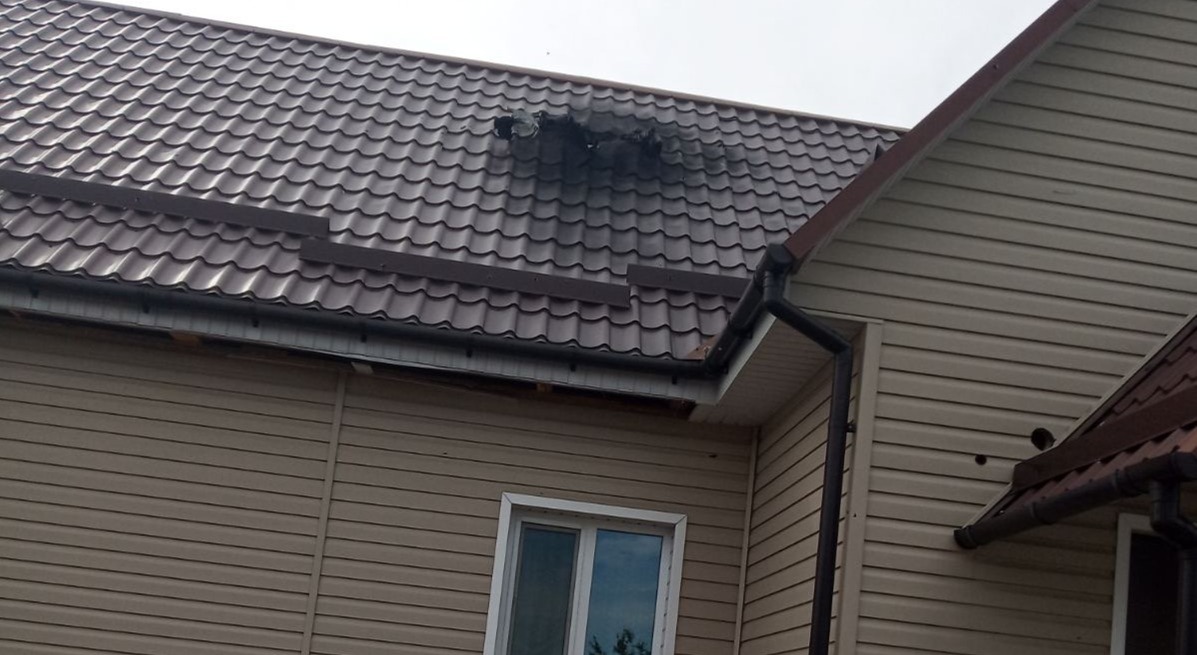 Будинок родини з 2 маленькими дітьми двічі потрапляв під обстріл