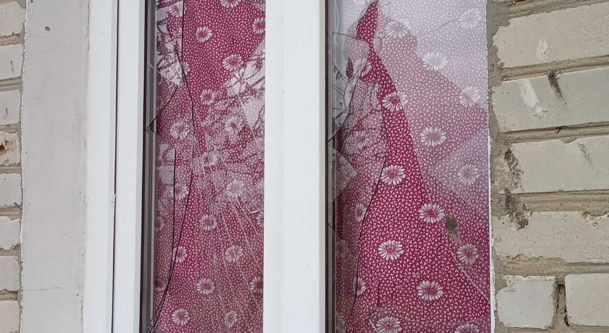 Вибило вікна та пробило дах родині з Сумщини