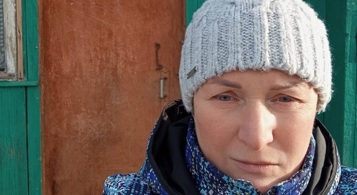 Снаряд впав на подвір'я жінки з Сумщини