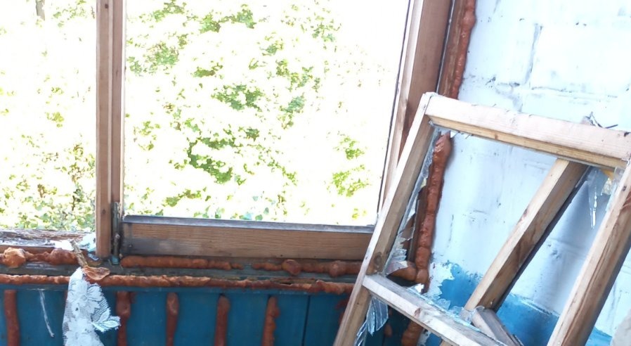 Квартира жінки з Сумщини двічі потерпала від обстрілів