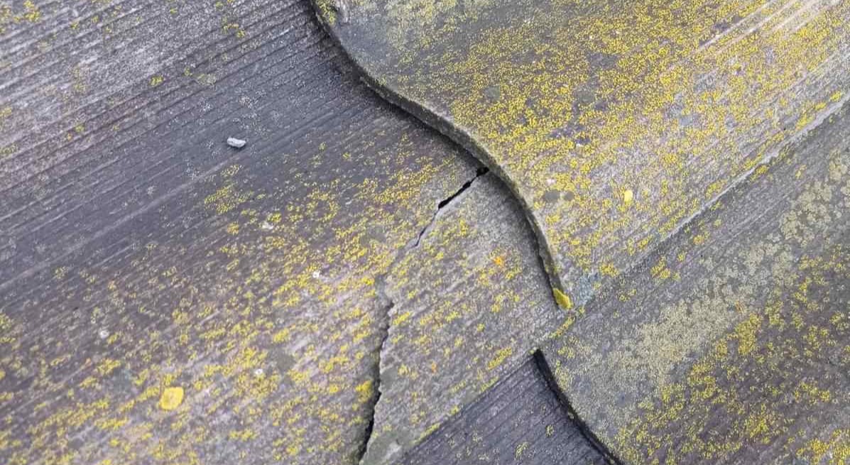 Мешканцю Середина-Буди обстріл побив дах - потрібна допомога