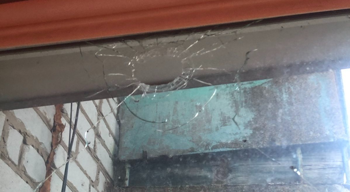 Пошкоджена квартира стала прихистком для потребуючих