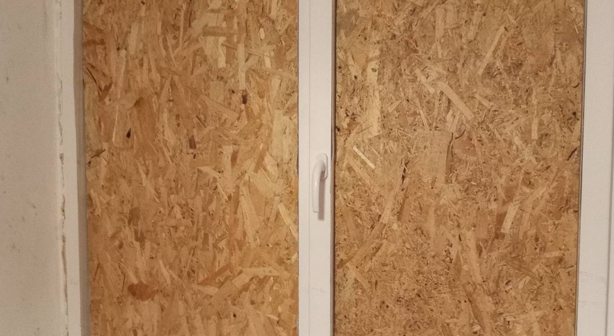 Вибило вікна у квартирі 75-літньої пенсіонерки