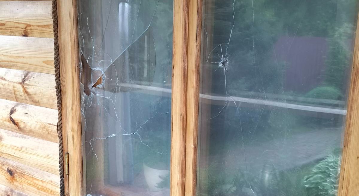 9 вікон пошкоджено осколками від обстрілу