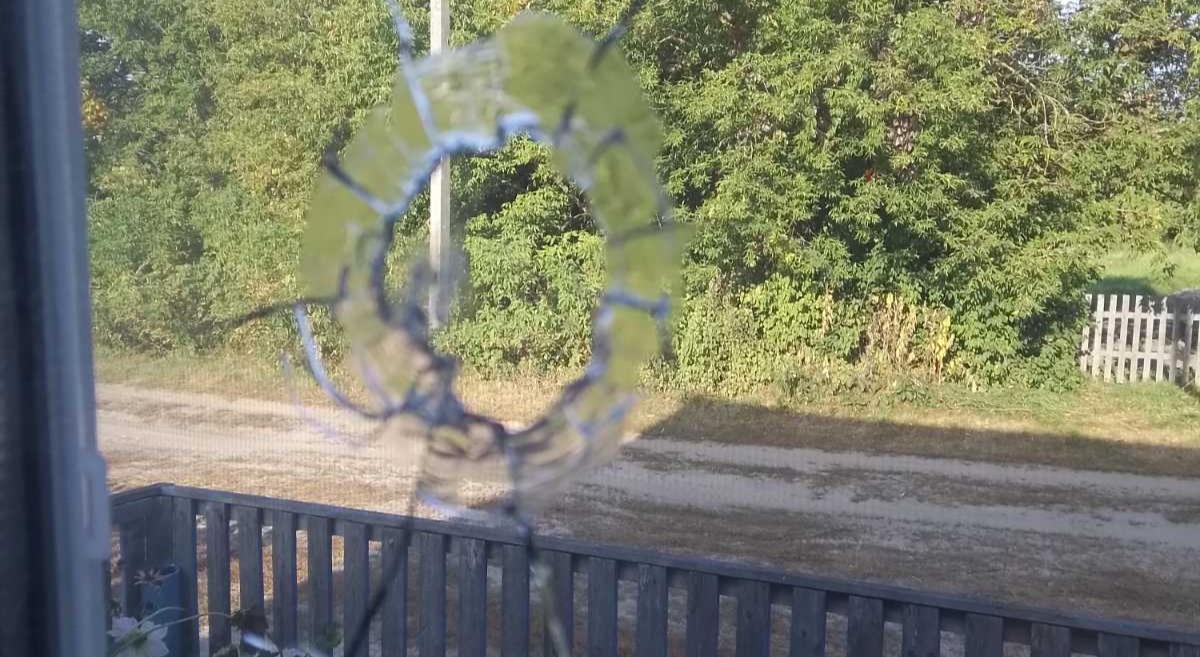 Прикордонне село Стара Гута постійно під обстрілами, але родина мріє повернутися додому