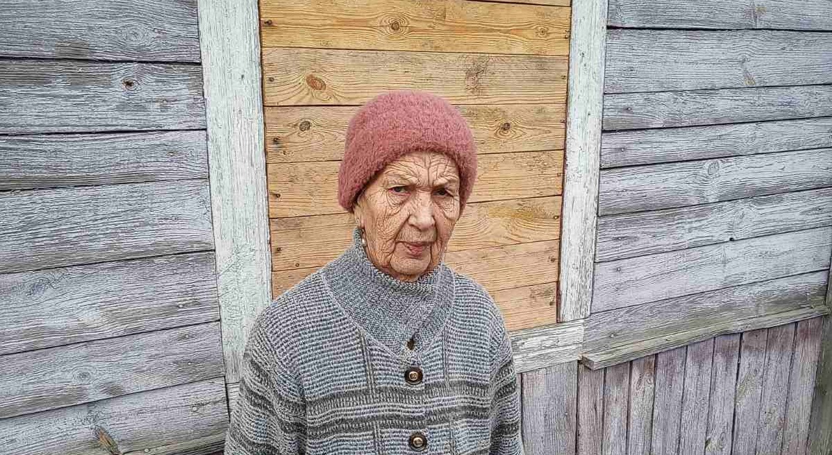 Літній жінці потрібна допомога із заміною вікон у будинку