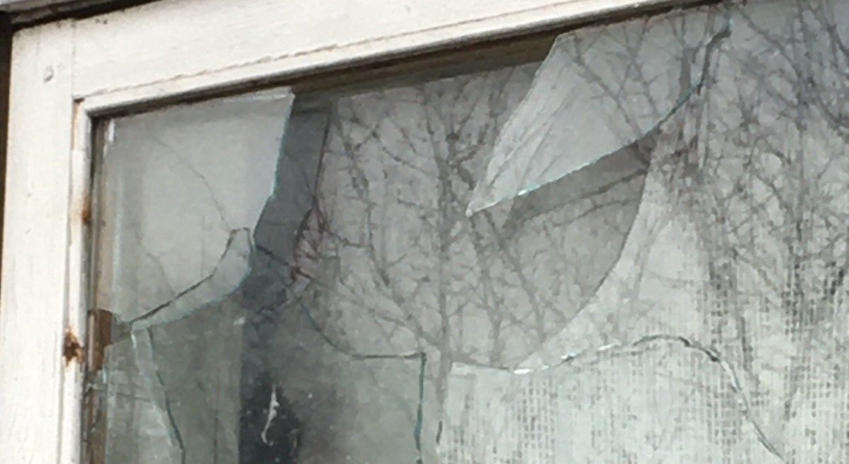 Вимушені переселенці чекають можливості повернутись до своєї домівки