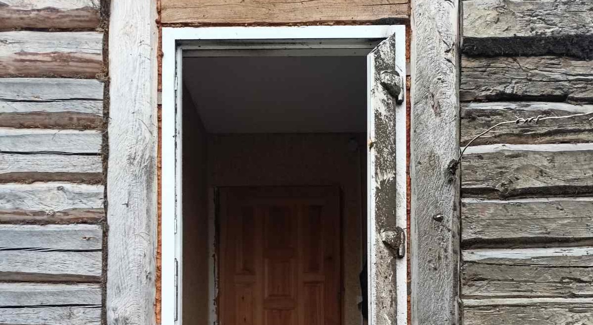 Під час ворожого обстрілу постраждав будинок пенсіонера із Середино-Буди