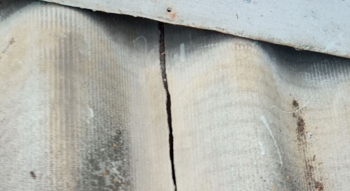 Внаслідок обстрілу пошкоджено дах будинку водія ветеринарної медицини