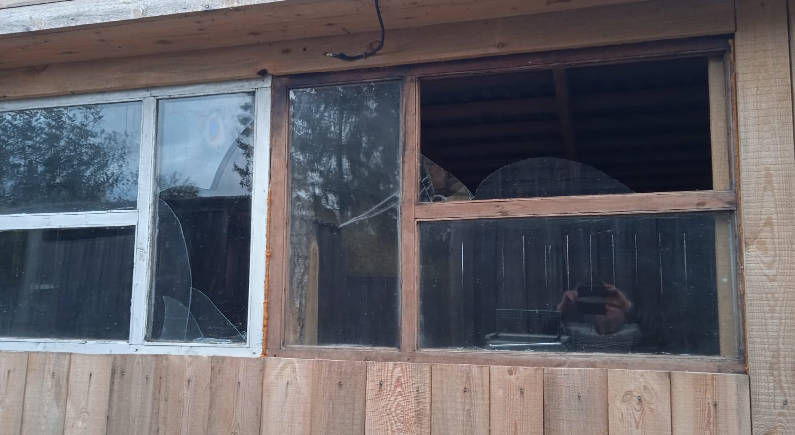 Сім'я хоче повернутися додому, тому просять допомогти відбудувати будинок