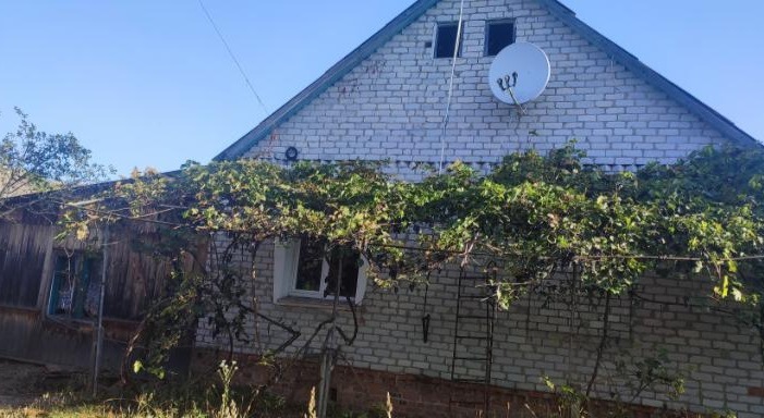 Обстріл пошкодив будинок родини з Сумщини