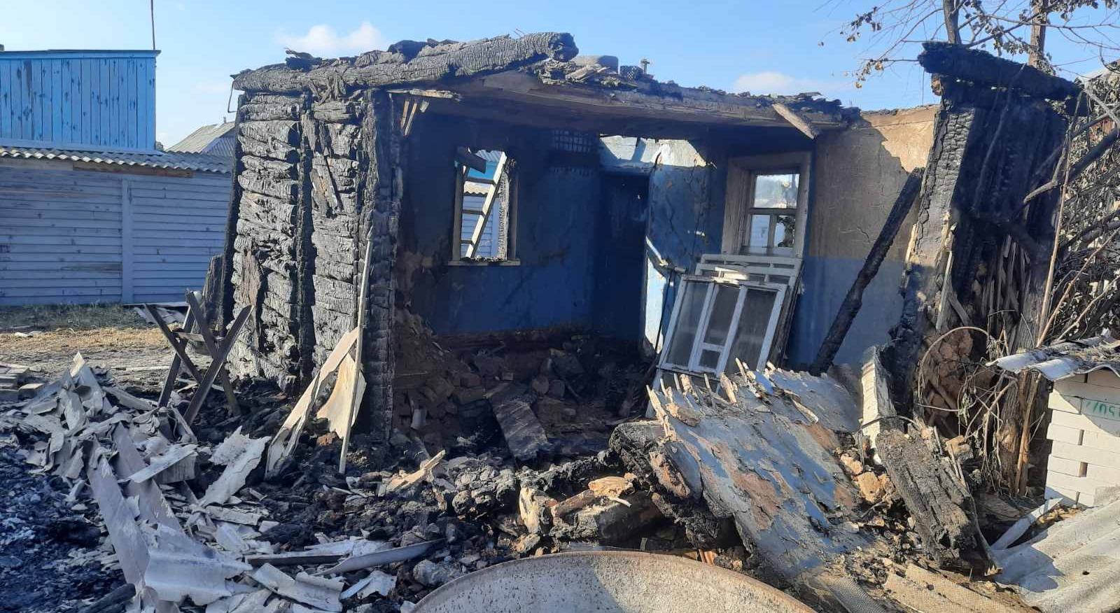 У будинок родини з Сумщини потрапив снаряд