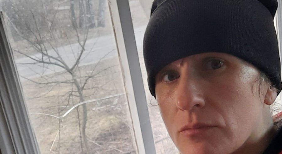 Вибито 8 вікон у будинку родини з маленькою дитиною