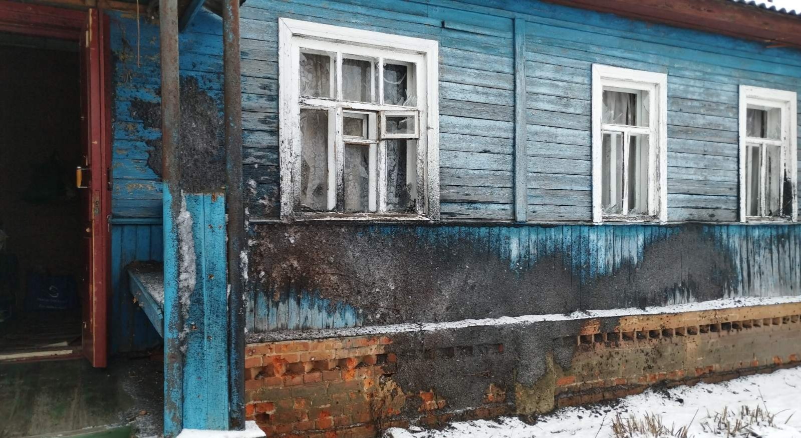 Вибито вікна та двері в будинку- наслідки обстрілу Середино-Буди