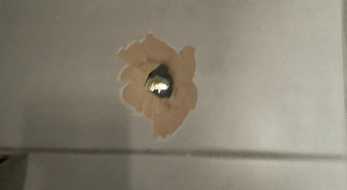 Ворожі обстріли завдали значних пошкоджень будинку родини із Середино-Буди