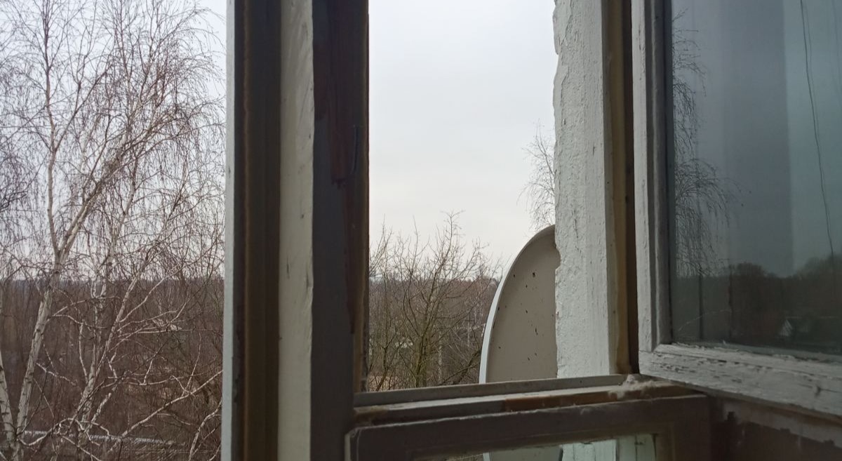 Внаслідок артилерійського обстрілу будинок подружжя пенсіонерів залишився без вікон