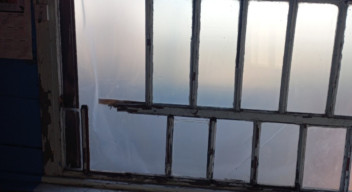 Самотня пенсіонерка потребує допомоги у заміні вікна