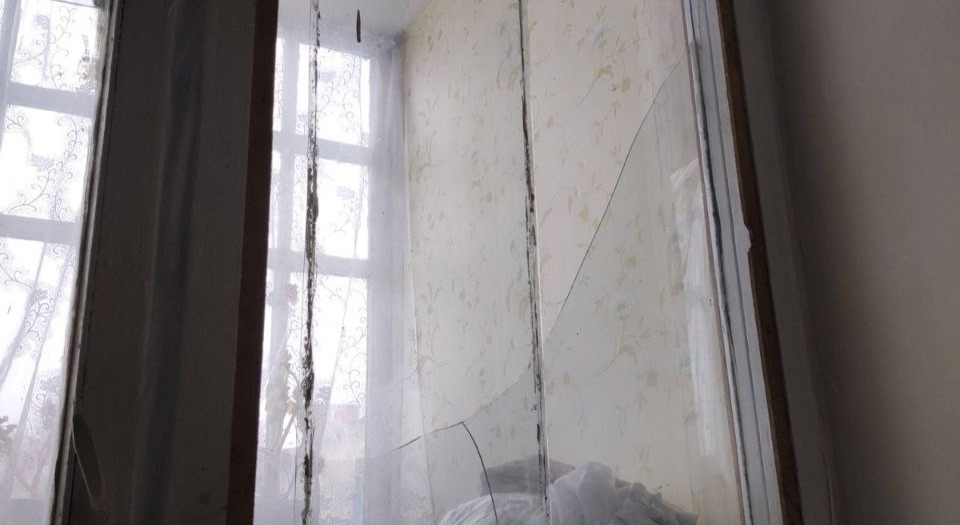 В квартирі родини з Середино-Буди пошкоджено вікна