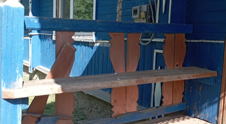 Родина із Середино-Буди потребує допомоги, бо проживає у пошкодженому будинку