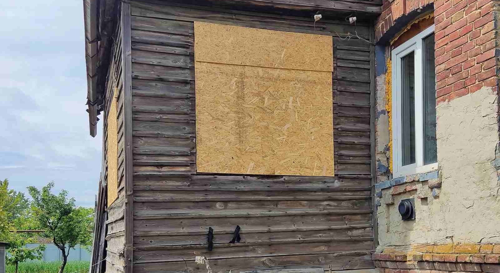 Подружжю пенсіонерів потрібна допомога у відбудові будинку