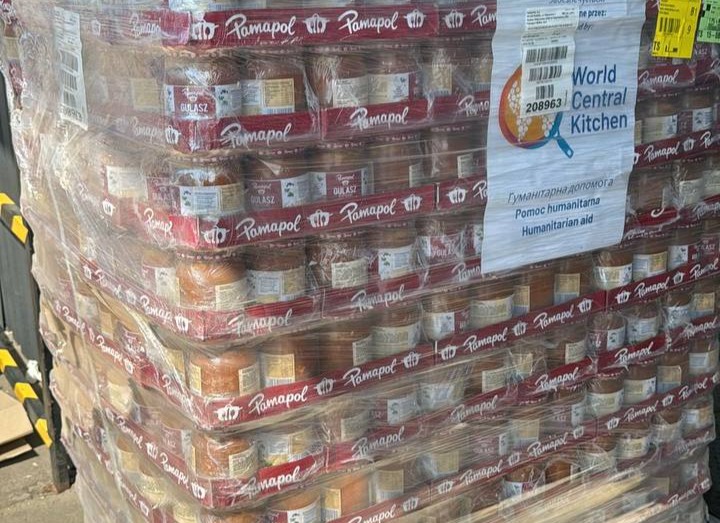 Благодійний фонд "ВЕЙС." надав допомогу у доставці продуктів харчування для ВПО