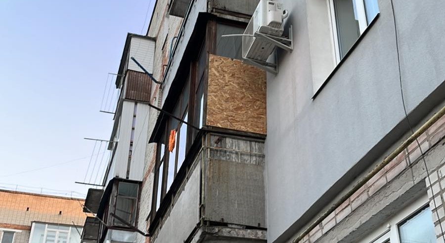 Неповнолітня дівчинка була сама вдома під час вибуху