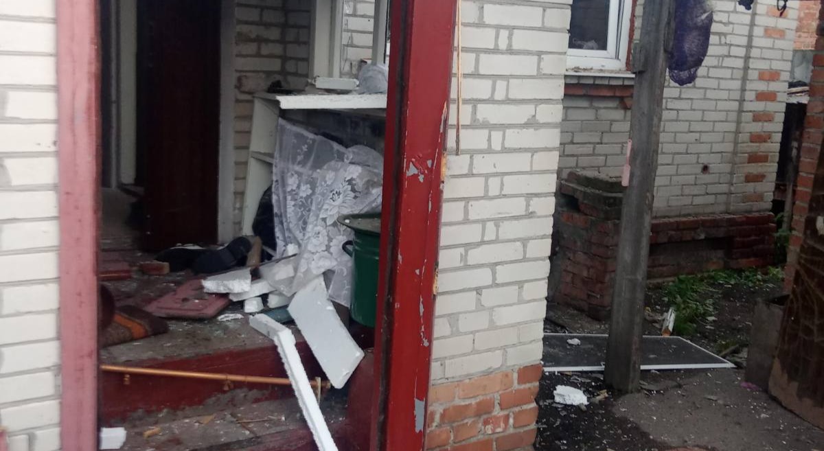 Пенсіонерка з Білопілля майже відновила будинок після обстрілу, але потрібна допомога