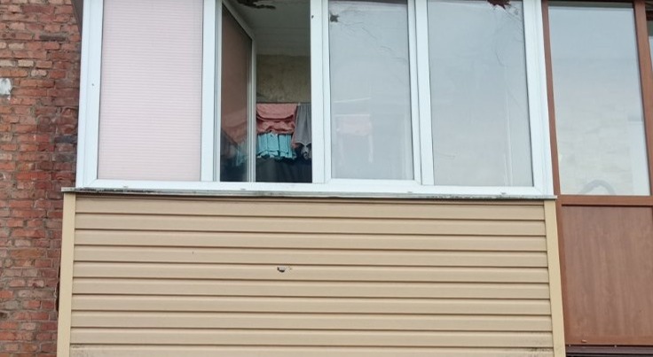 Уламок ракети пошкодив квартиру родини з Білопілля