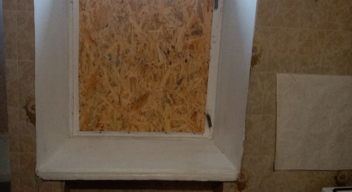 Пенсіонерка, яка дуже хворіє, просить допомоги у відновлені будинку