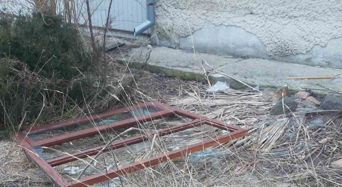 Від ворожих обстрілів постраждав будинок пенсіонера з села Юнаківка, чоловік просить допомоги у відбудові