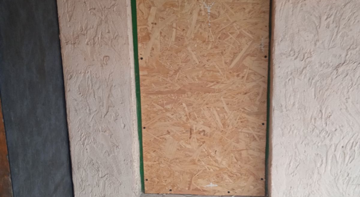 Пенсіонер із Середино-Буди просить допомогти замінити вікна в будинку