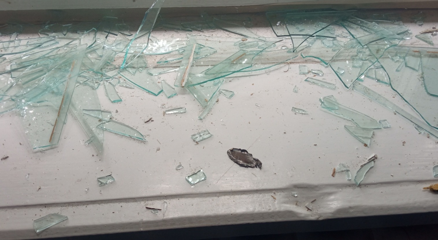 В квартирі мешканця Білопілля пошкоджена балконна рама